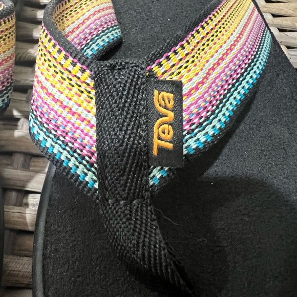 Teva Voya Colorful Striped Women's Flip Flops, size 6, EUC, casual, comfortable - Picture 4 of 7